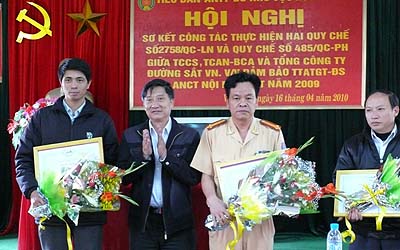 Hưng Yên Sơ kết thực hiện quy chế phối hợp bảo đảm TTATGT đường sắt